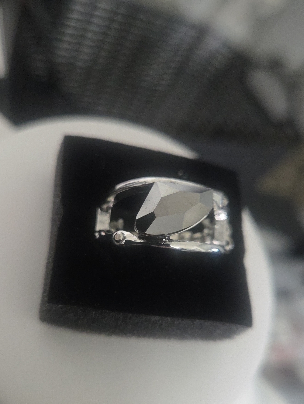 Paparazzi Sculpted Style Silver Earrongs NWT
